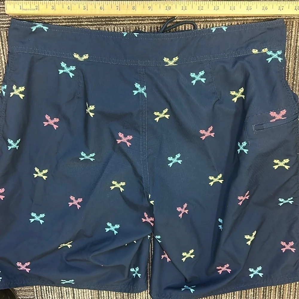 Vineyard Vines Men’s Fishbone Board Shorts Swim Trunks Blue Size 34”